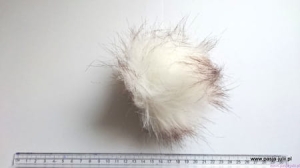 Pompon futrzany duży 10 cm BIAŁY Z CZARNYMI KOŃCÓWKAMI