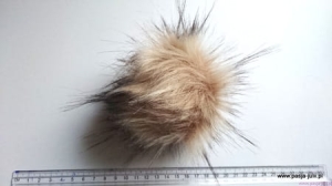 Pompon futrzany duży 10 cm CIEMNY BEŻ Z CZARNYMI KOŃCÓWKAMI 
