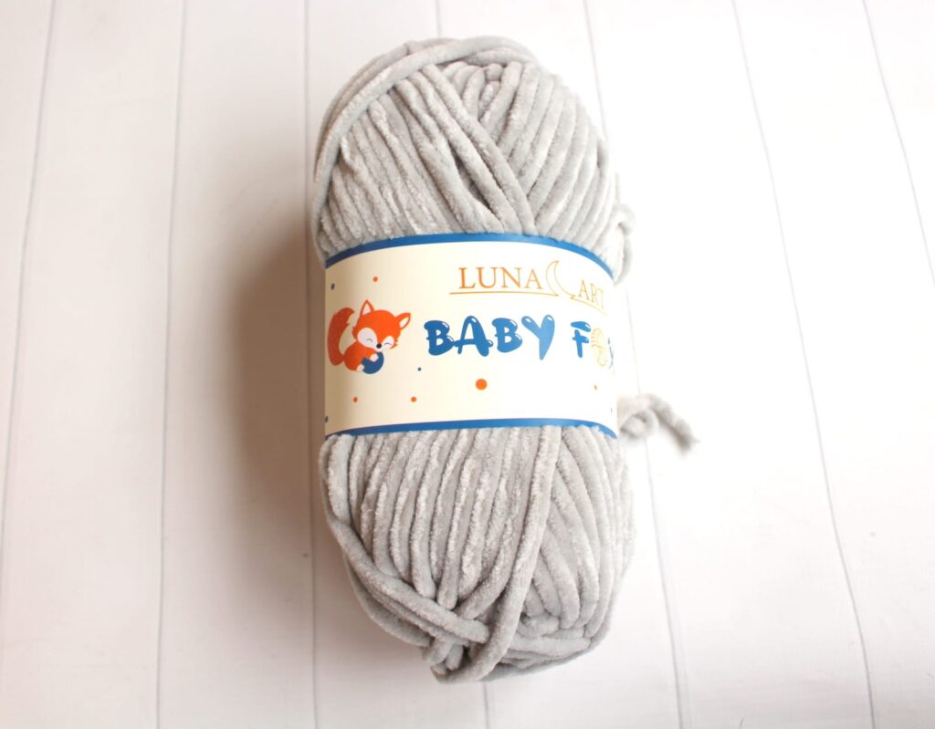 WŁÓCZKA BABY FOX JASNY SZARY 100-33