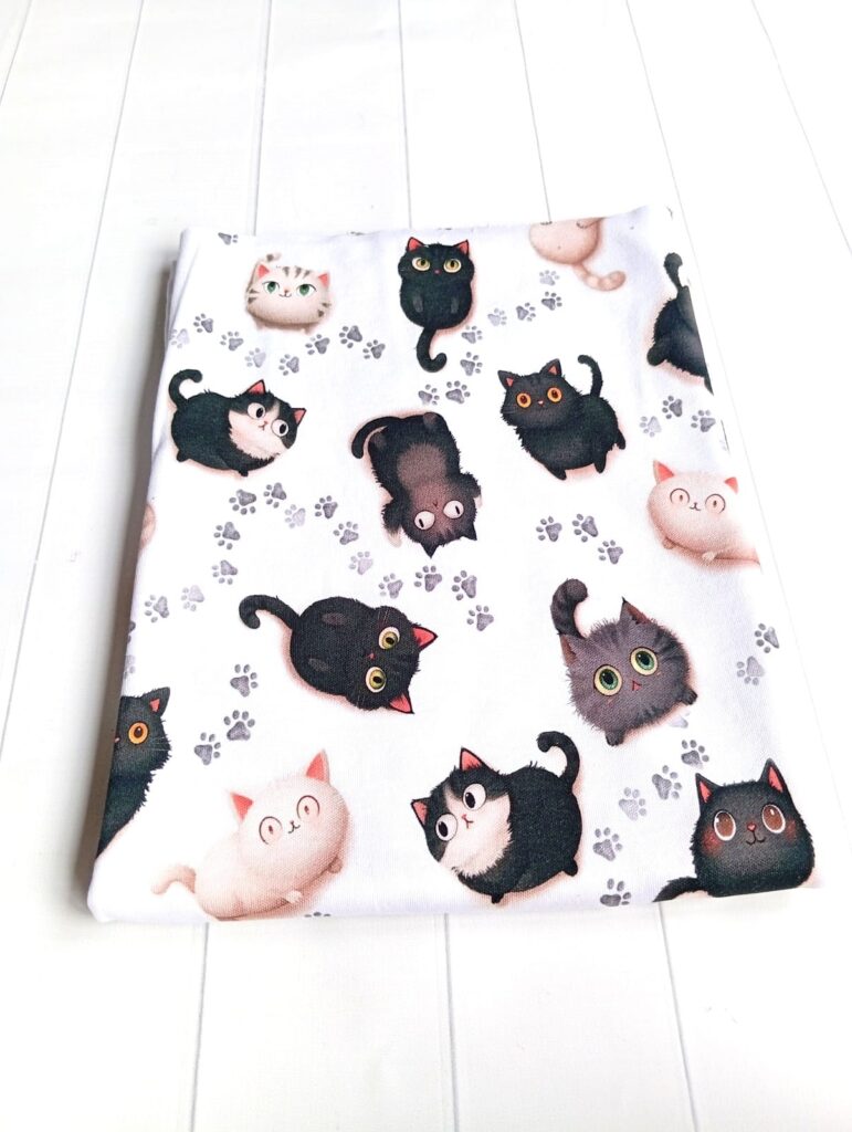Single jersey  KOTY NA JASNYM 100% bawełna