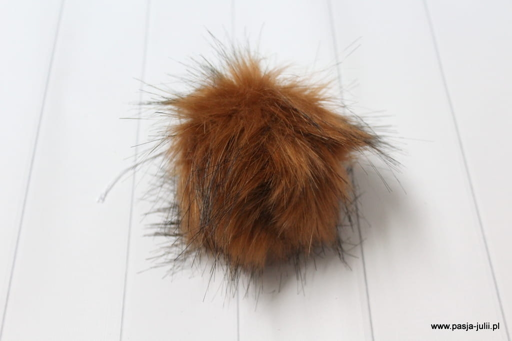 Pompon futrzany duży 10 cm RUDY