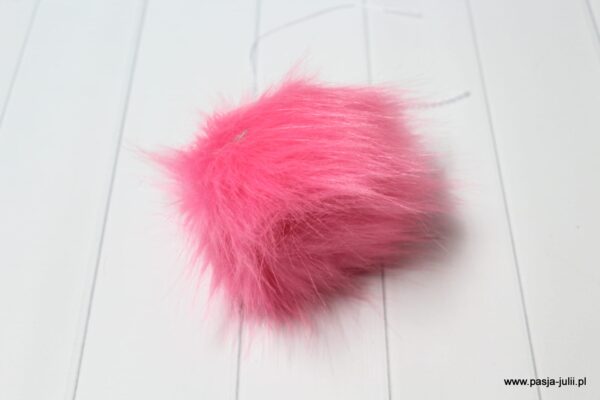 Pompon futrzany duży 10 cm BRUDNY RÓŻOWY