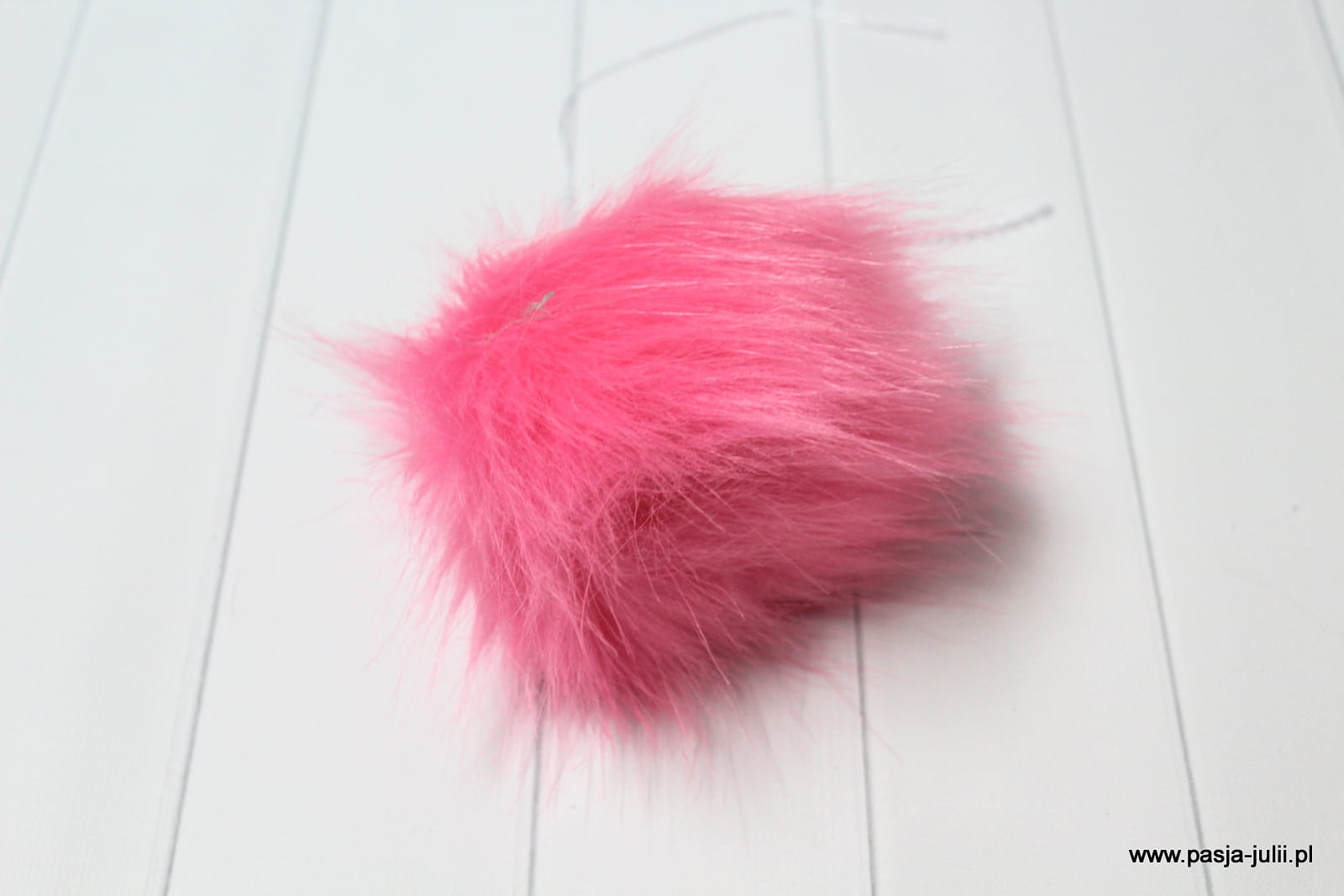 Pompon futrzany duży 10 cm BRUDNY RÓŻOWY