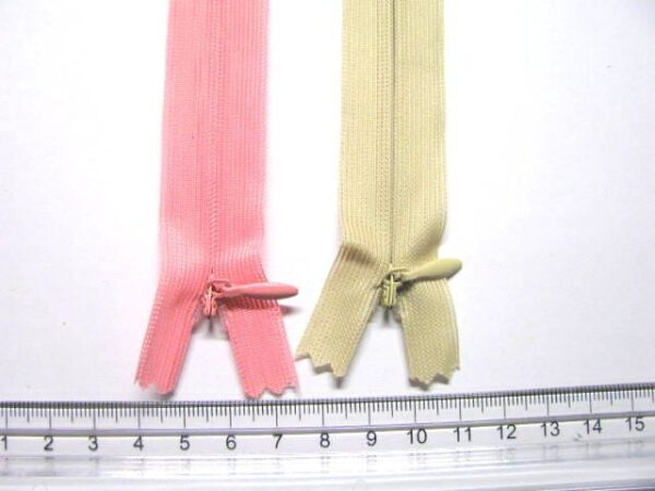 Zamek kryty na koronce 20 cm
