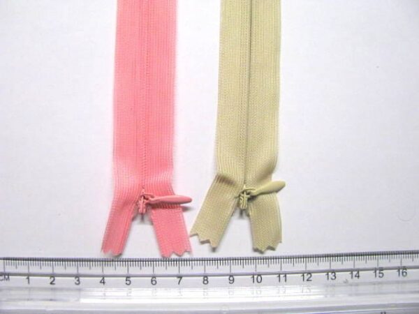 Zamek kryty na koronce 18 cm
