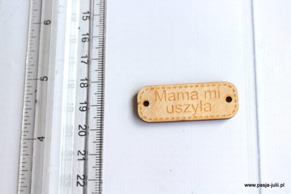 Przywieszka drewniana  3 CM MAMA MI USZYŁA